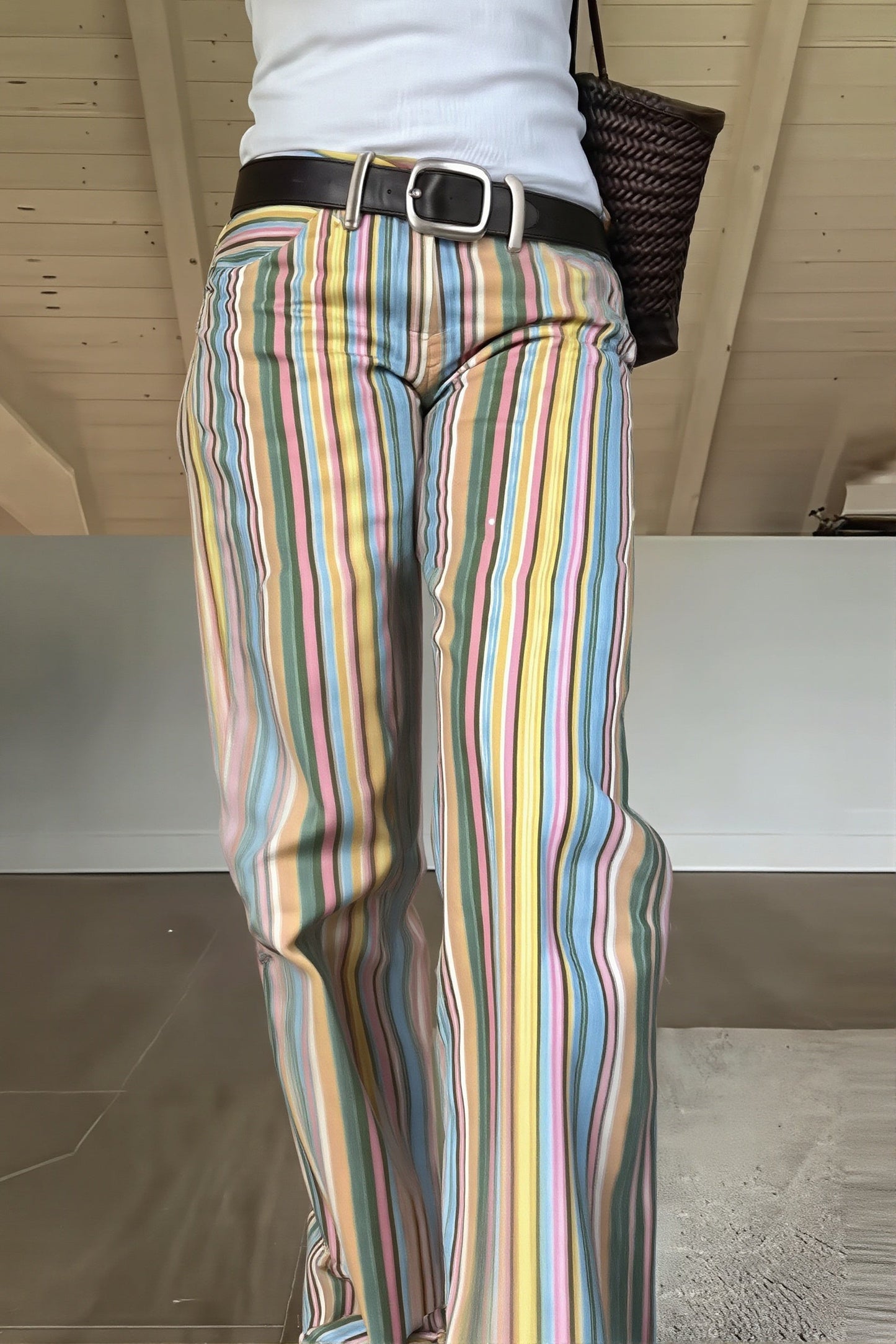 Damen Straight Leg Jeans mit Colourblock-Streifen, Rückansicht im Denim-Look