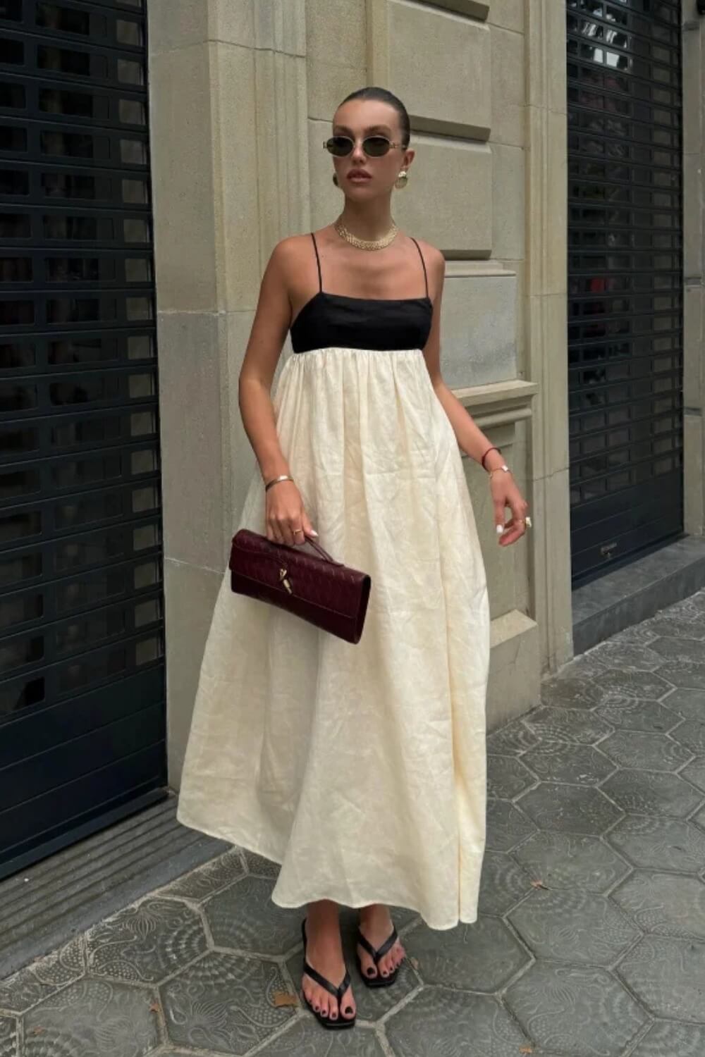 Midi-Kleid aus Leinen-Baumwoll-Mischung, locker geschnitten, schwarz-weiß