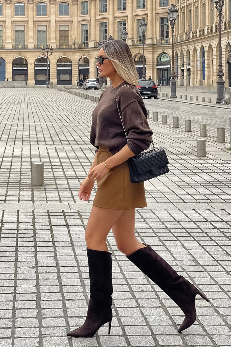 Damen Minirock in Khaki in A-Linie als Ganzansicht im modischen Look
