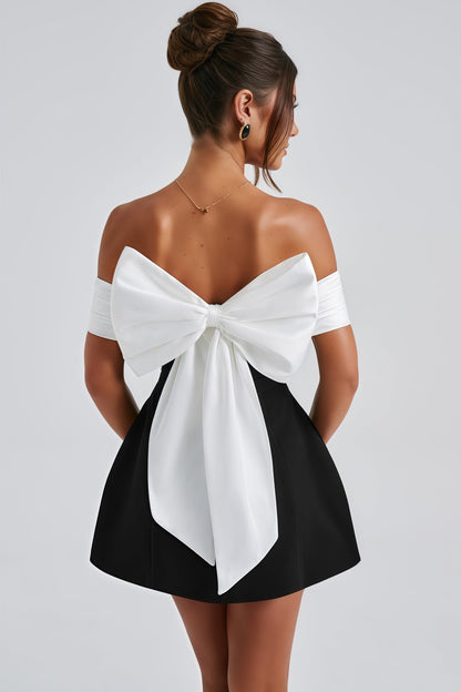 Della ärmelloses Minikleid mit Rüschenverzierung