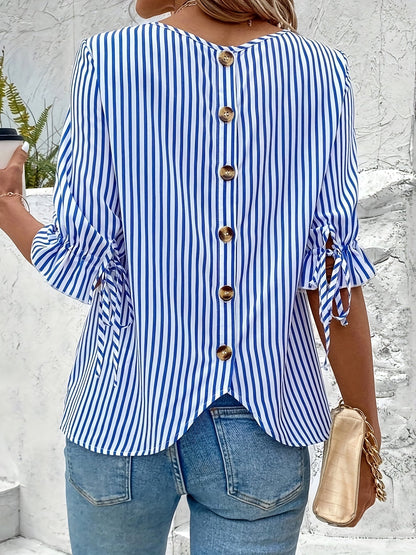 Elegante gestreifte Damenbluse mit lockerem Schnitt von vorne
