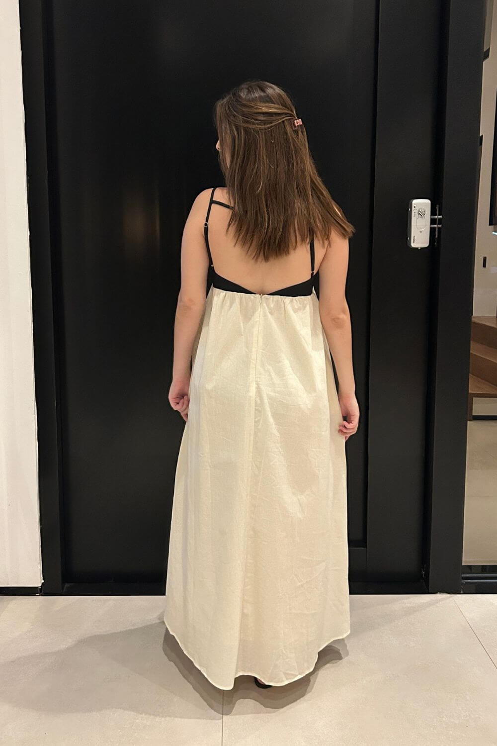Midi-Kleid aus Leinen-Baumwoll-Mischung, locker geschnitten, schwarz-weiß