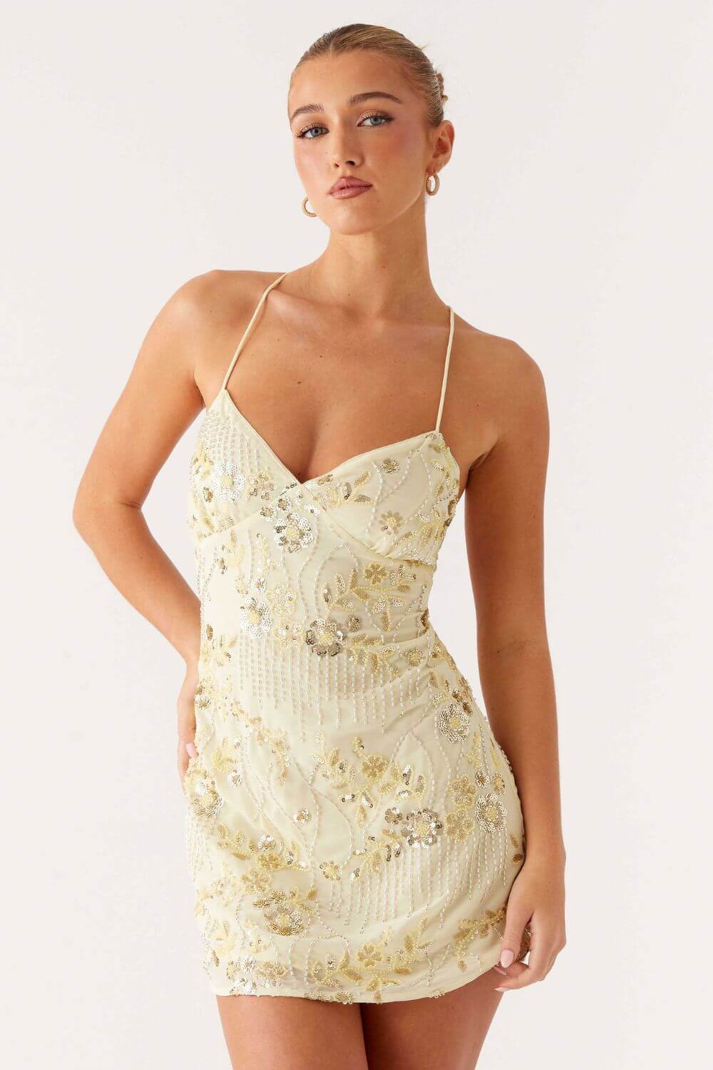 Kurzes Kleid aus Polyester mit Paillettenverzierung