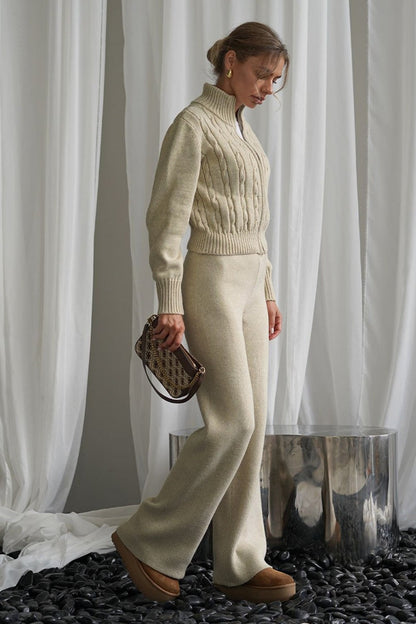 Gerade geschnittene Strickhose aus dem zweiteiligen Damen-Set