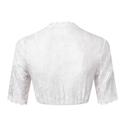 Spitzenbesatz entlang des Ausschnitts einer eleganten Dirndlbluse