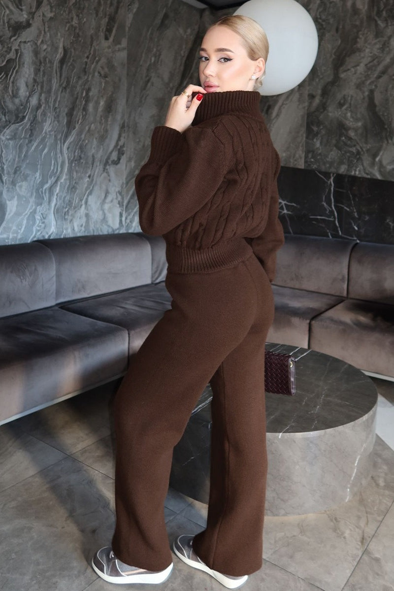 Damen-Strickset mit Oberteil und gerader Hose im Zopfmuster