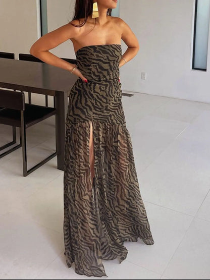 Langes Damenkleid mit Zebraprint in voller Ansicht