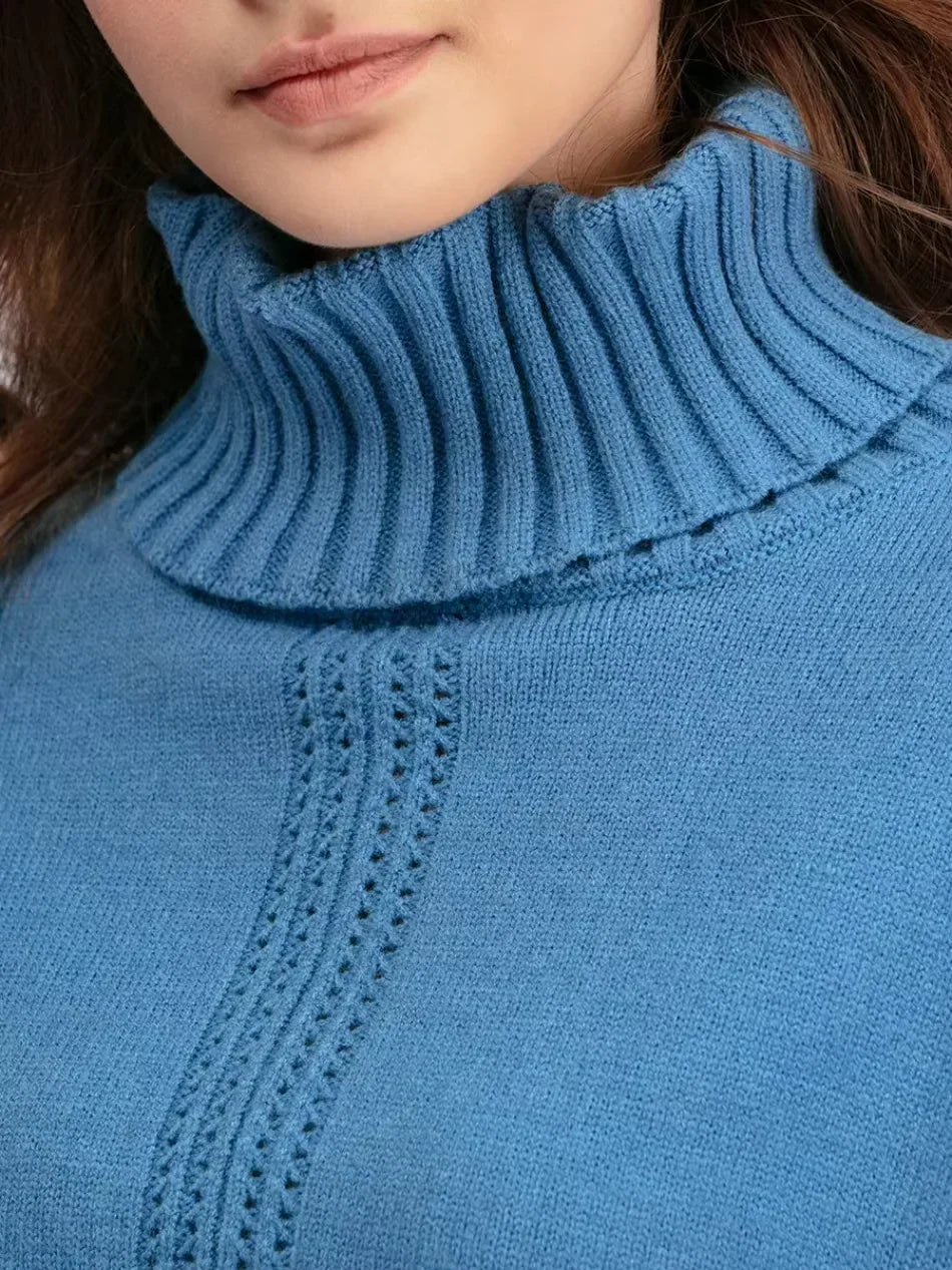 Damenpullover und weite Hose als harmonisch abgestimmtes Set