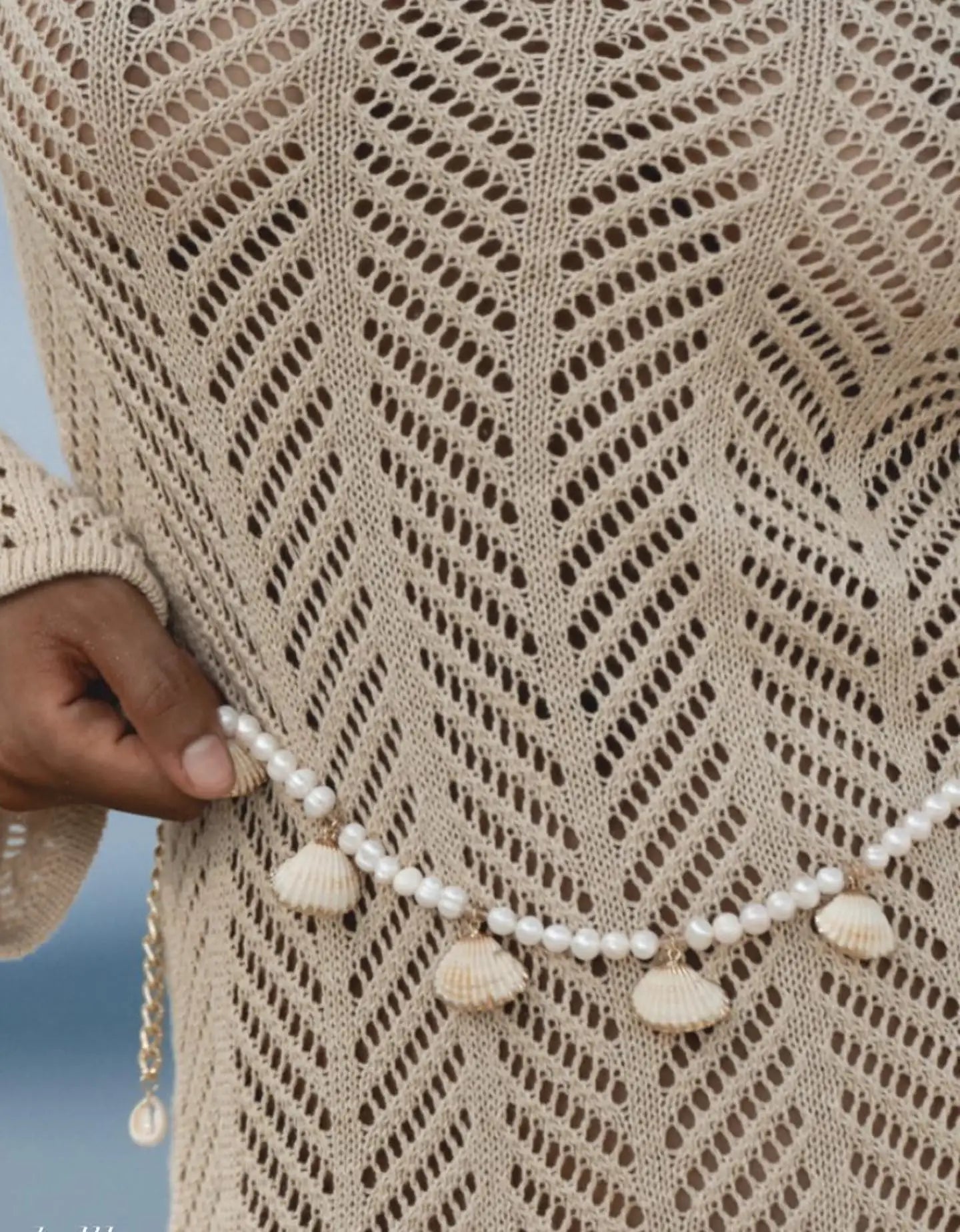 Rückenfreies gehäkeltes Mini-Strickkleid mit langen Ärmeln, transparenter Strandüberwurf