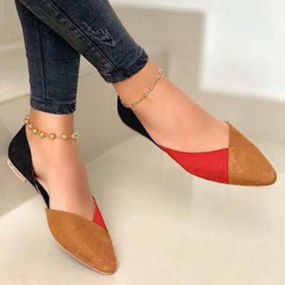 Detailansicht der spitzen Vorderkappe der Damen Ballerinas mit Farbkontrast