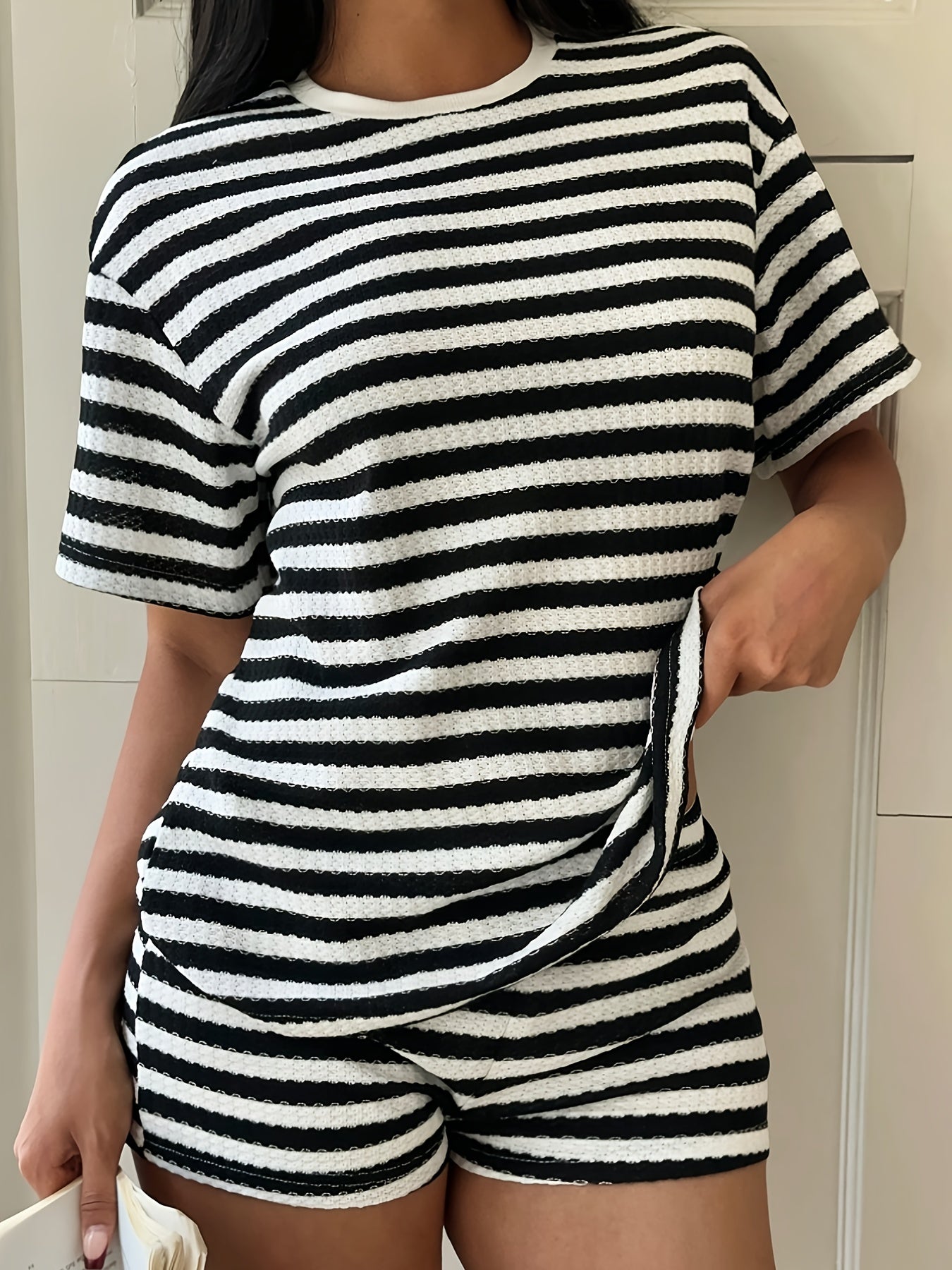 Gestreiftes T-Shirt mit Rundhalsausschnitt und Shorts Freizeitset
