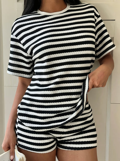Gestreiftes T-Shirt mit Rundhalsausschnitt und Shorts Freizeitset