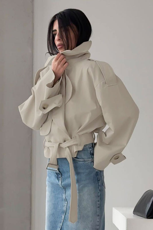 Damen Kurzjacke mit Gürtel und Reverskragen in Vorderansicht