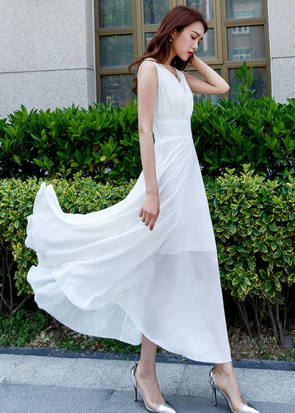 Weißes ärmelloses Chiffon-Maxikleid mit hoher Taille und ausgestelltem Rock