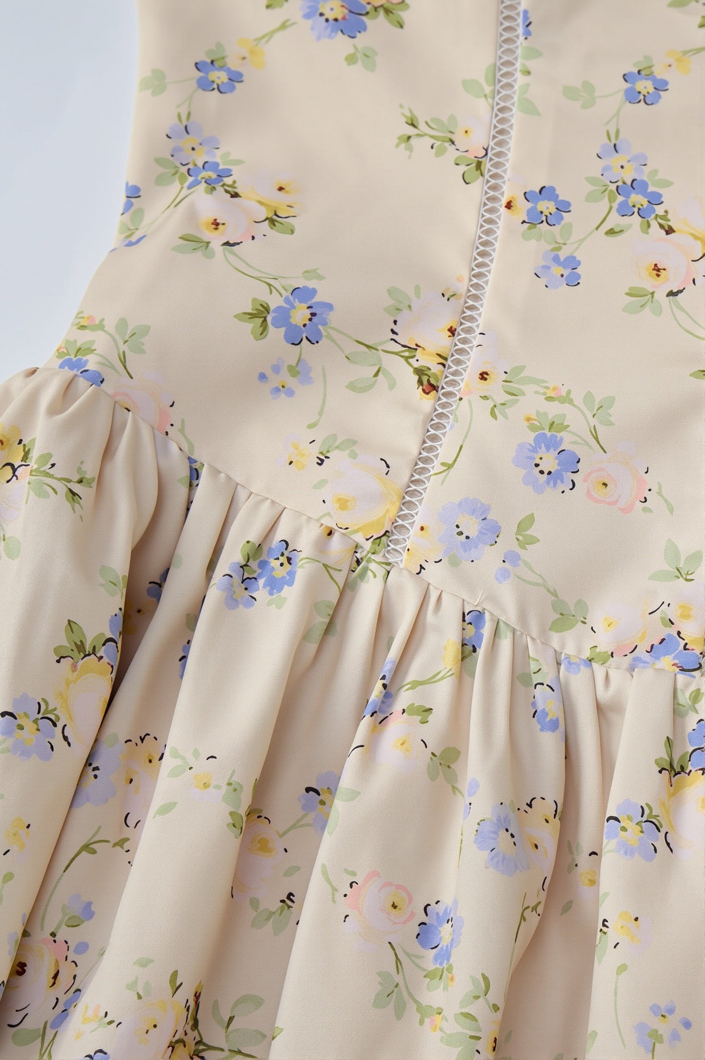 Sommerliches Damen Maxikleid mit hoher Taille und leichtem Fall
