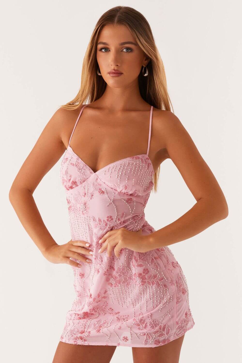 Kurzes Kleid aus Polyester mit Paillettenverzierung