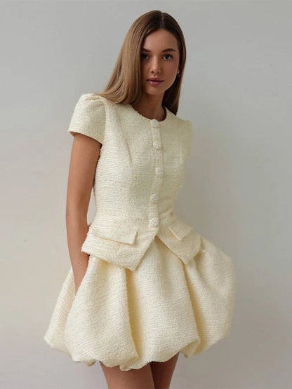 Zweiteiler aus Oberteil mit Puffärmeln und Ballonrock