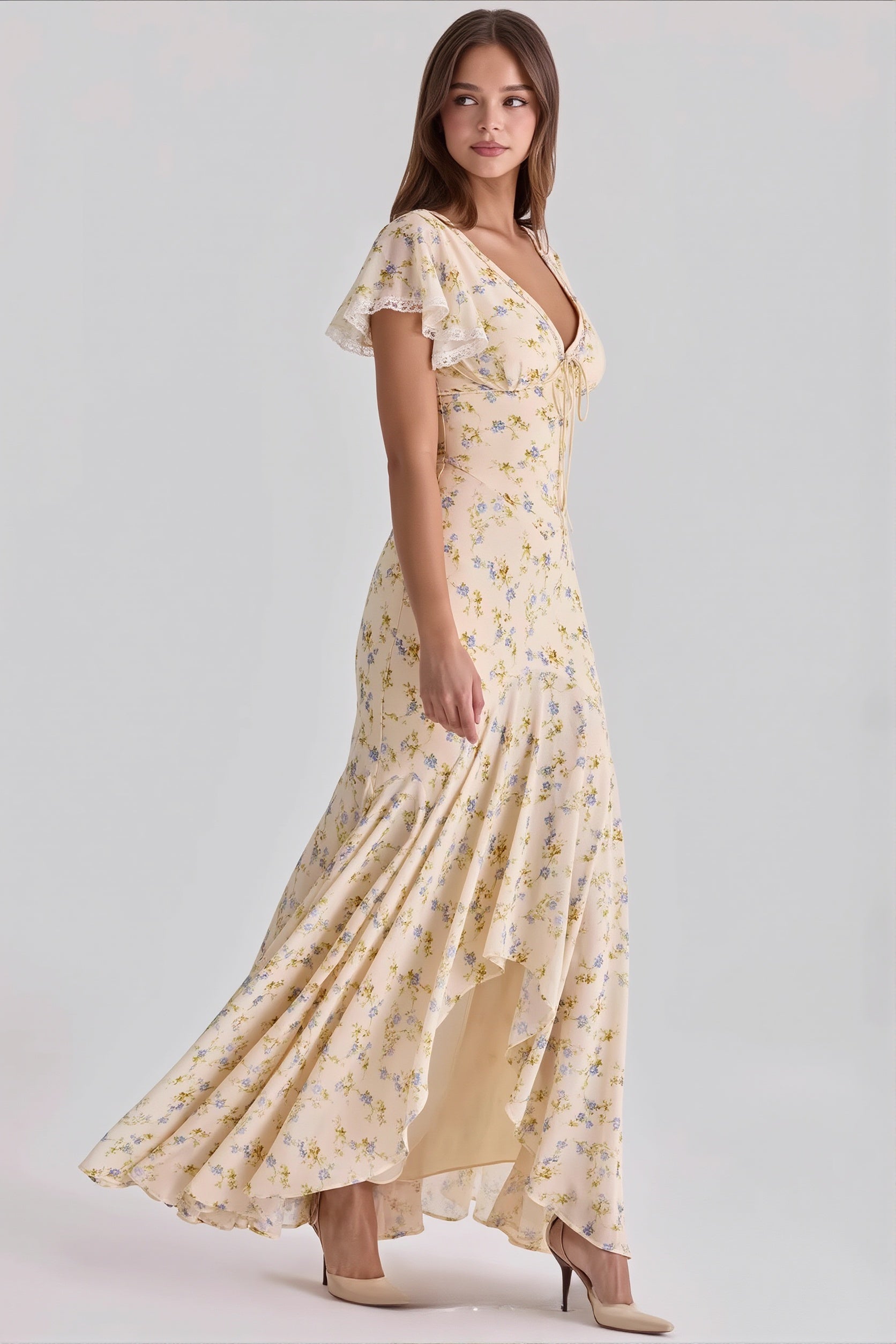 Florales Maxikleid mit figurbetontem Schnitt und V-Ausschnitt