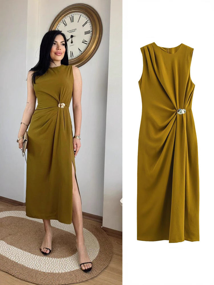 Ärmelloses Maxikleid mit Raffung und Schlitz in Olivgrün