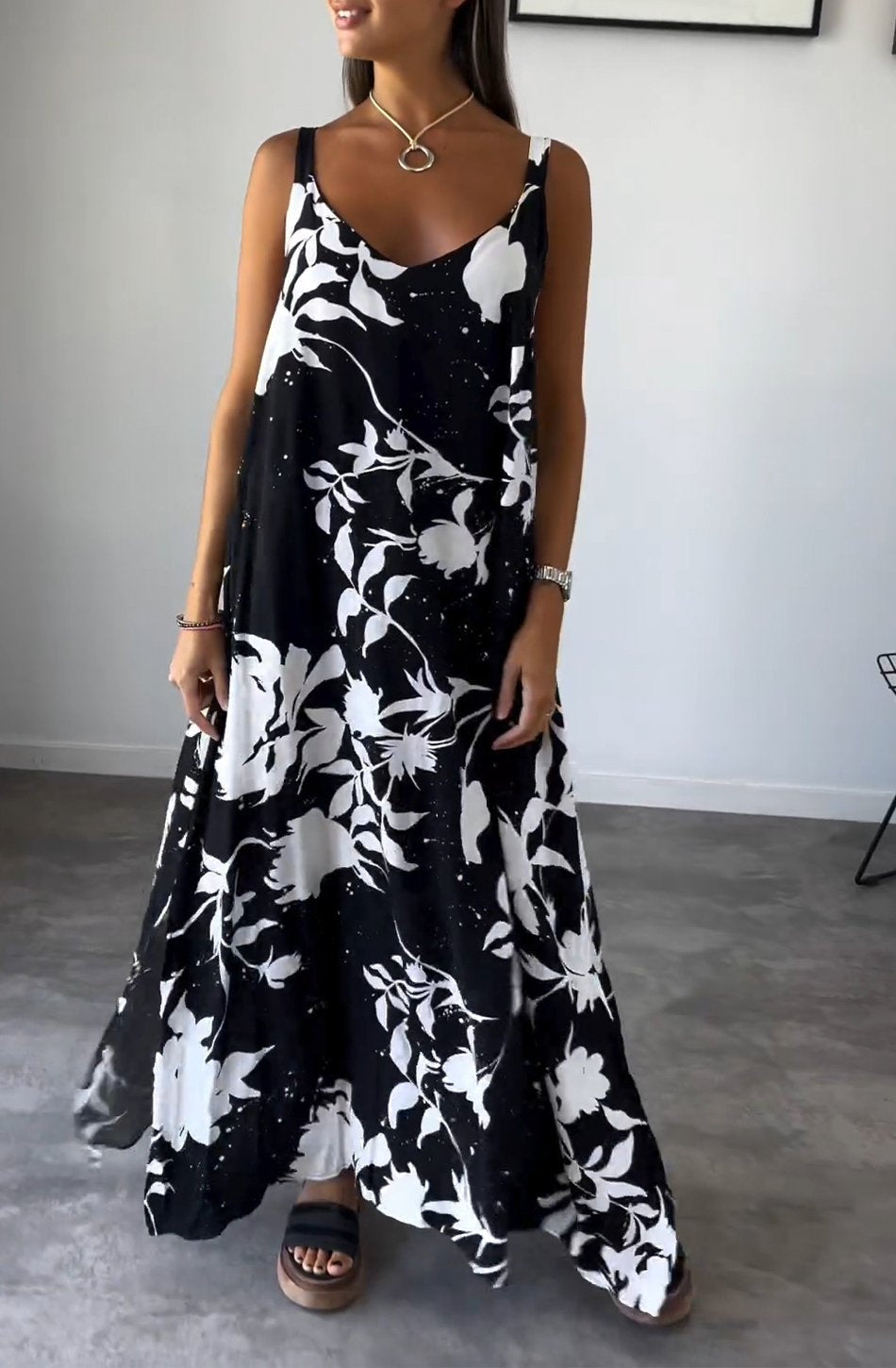Modisches bedrucktes Damenkleid