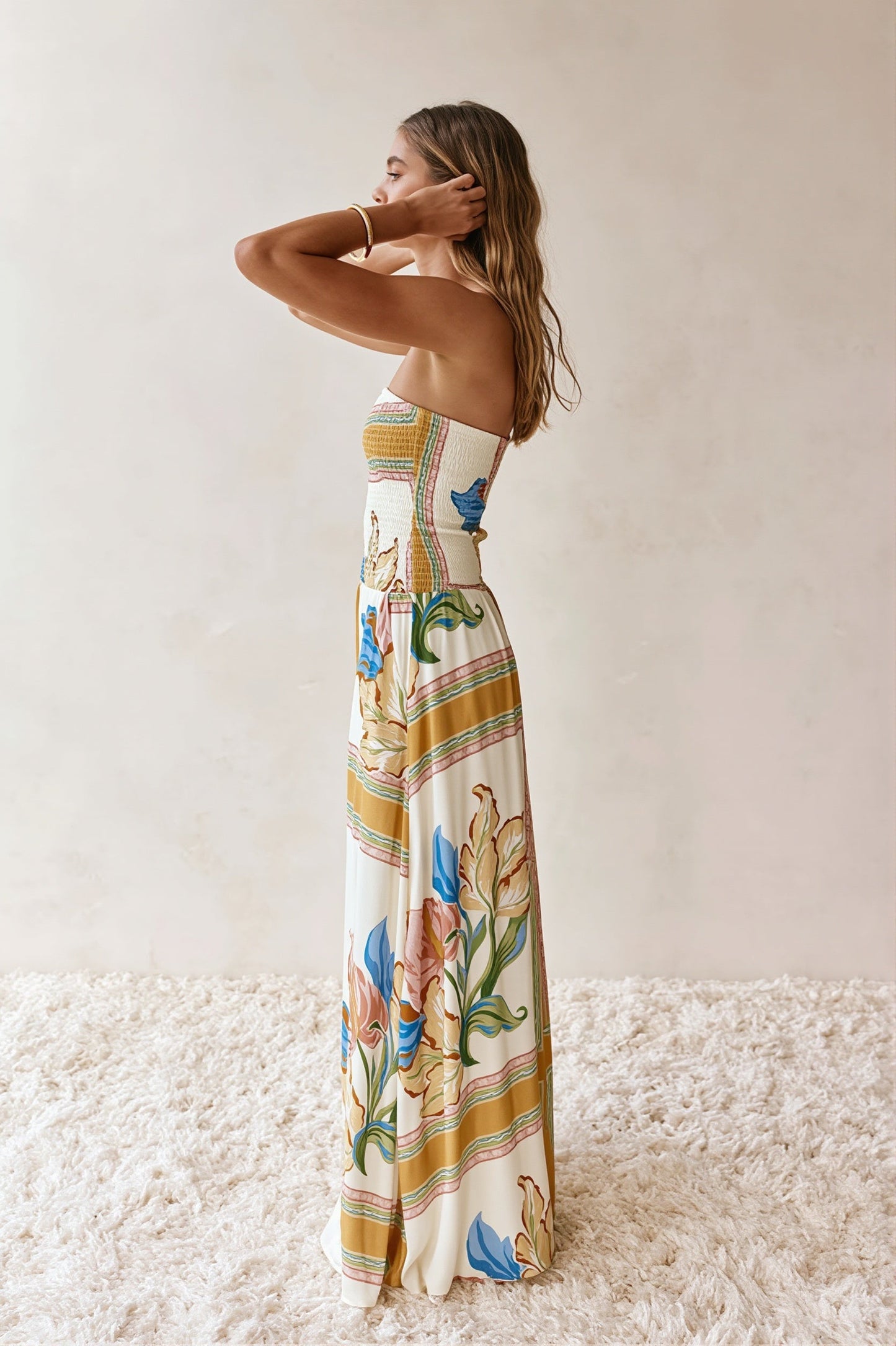 Langes Boho-Kleid mit Blumenmuster für sommerliche Looks