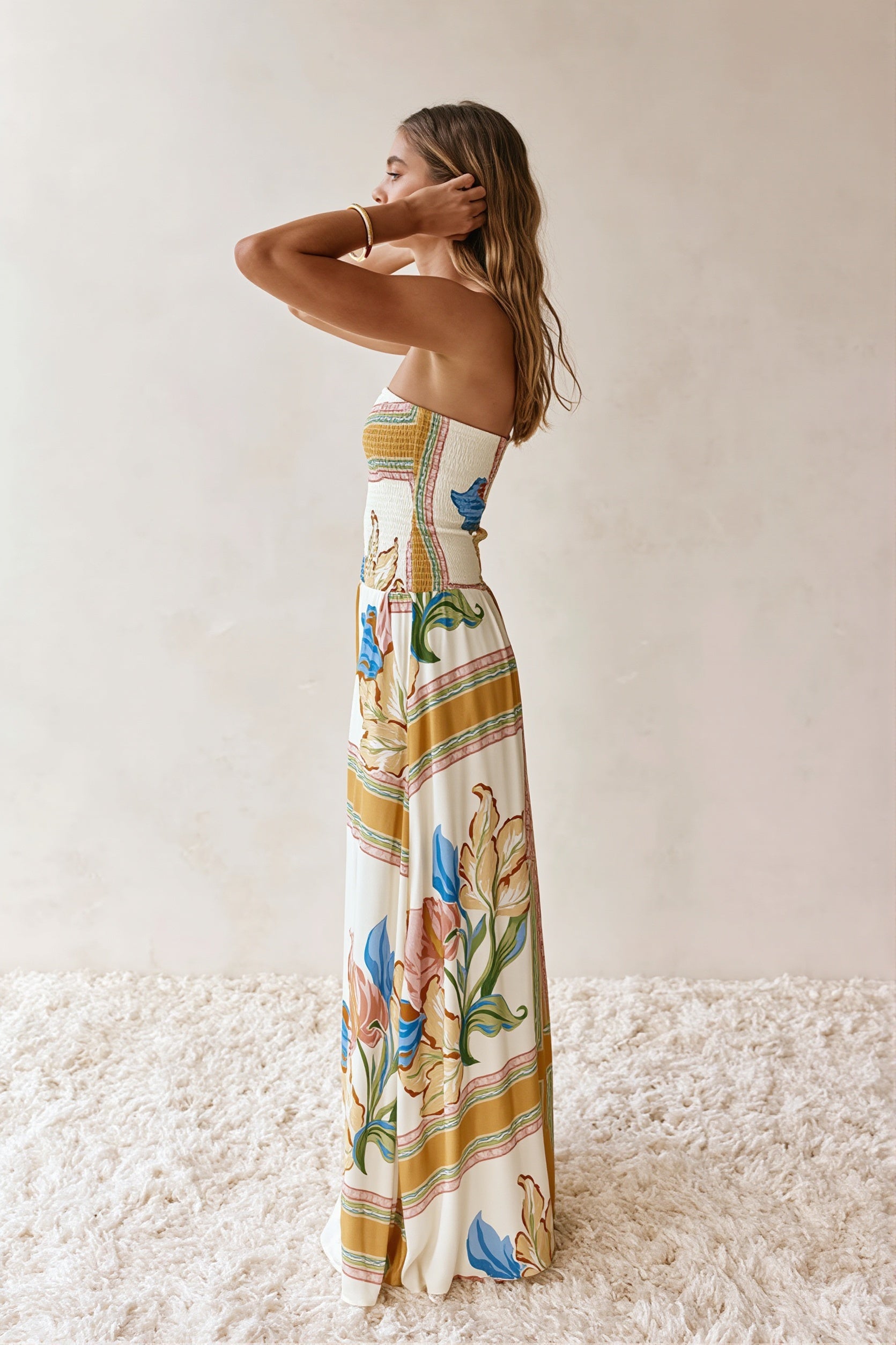 Langes Boho-Kleid mit Blumenmuster für sommerliche Looks