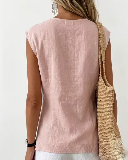 Ärmelloses Damen-Tanktop mit modernem asymmetrischem Saum im Detail