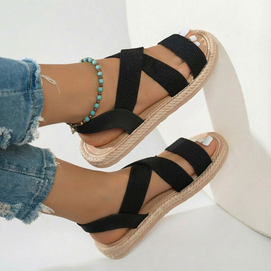 Damen-Sandalen mit überkreuzten leichten Riemen in der Vorderansicht