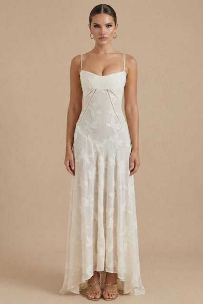Florales Muster auf einem eleganten Damen-Maxikleid