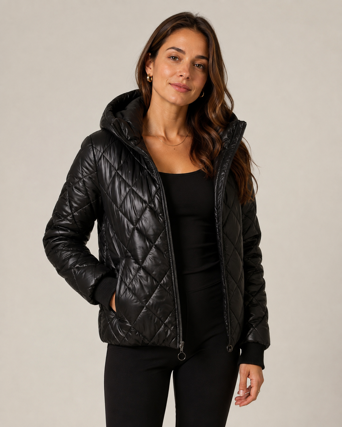 Damen-Steppjacke mit hohem Kragen in gepolsterter Ausführung