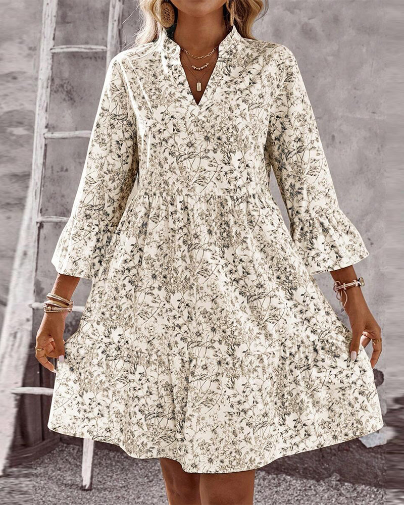 Nahaufnahme des Stehkragens am Damenkleid