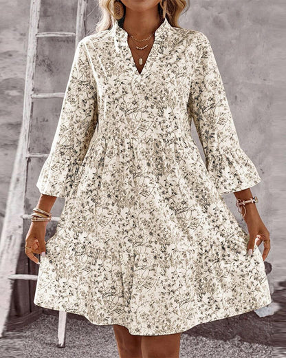 Nahaufnahme des Stehkragens am Damenkleid