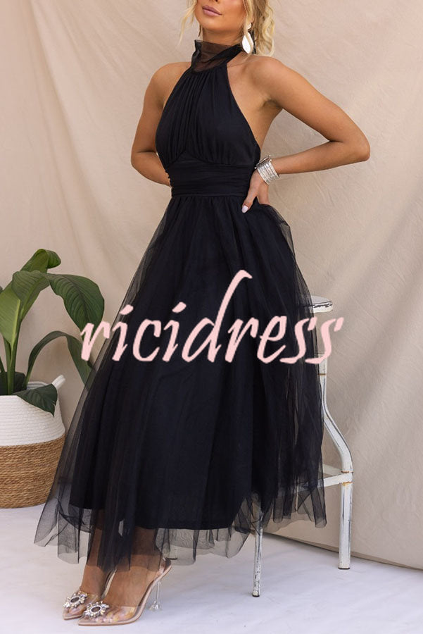 Maxikleid mit Neckholder und gerafften Details aus Tüll