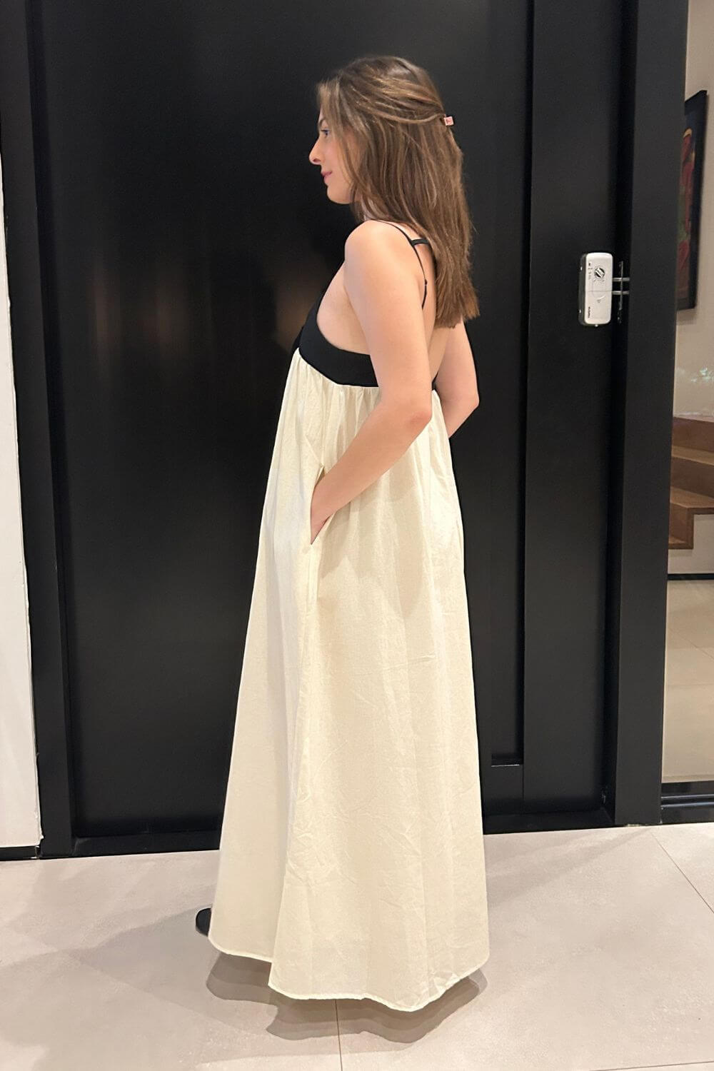Midi-Kleid aus Leinen-Baumwoll-Mischung, locker geschnitten, schwarz-weiß