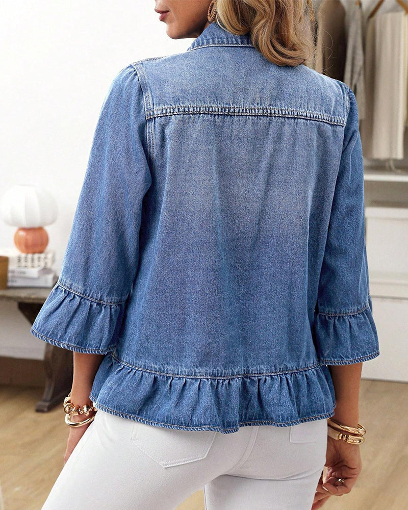 Seitenansicht der Damen-Jeansjacke mit Dreiviertelärmeln aus Denim