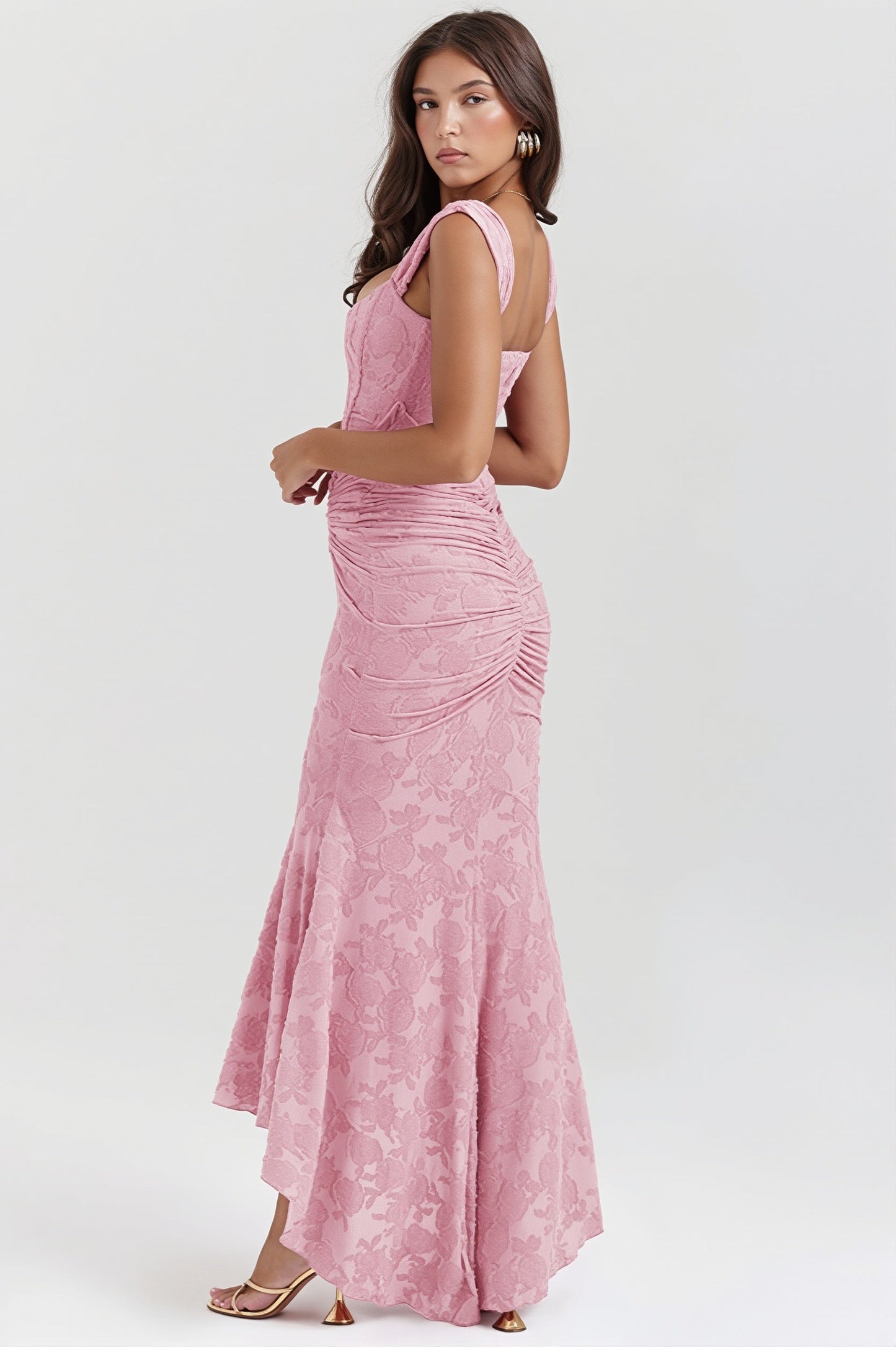 Elegantes Maxikleid mit figurbetontem Schnitt und floraler Spitze