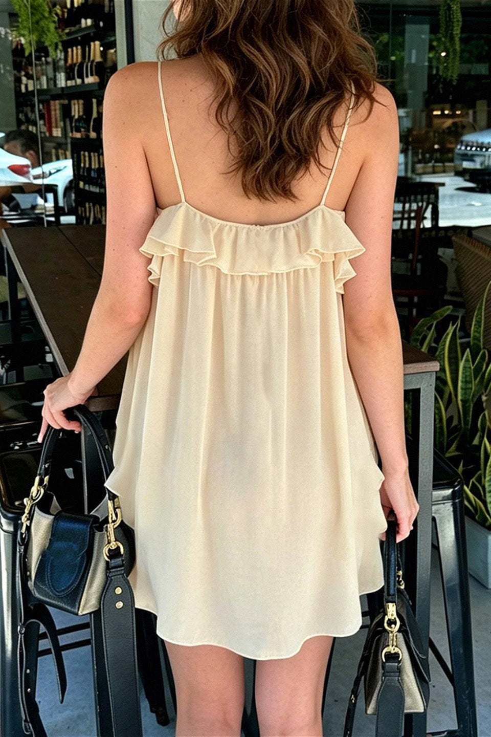 Detailaufnahme vom Damen Mini Kleid mit Rüschen aus feinem Chiffon