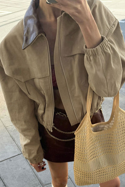 Detailansicht der Damenjacke mit Kontrastdetails