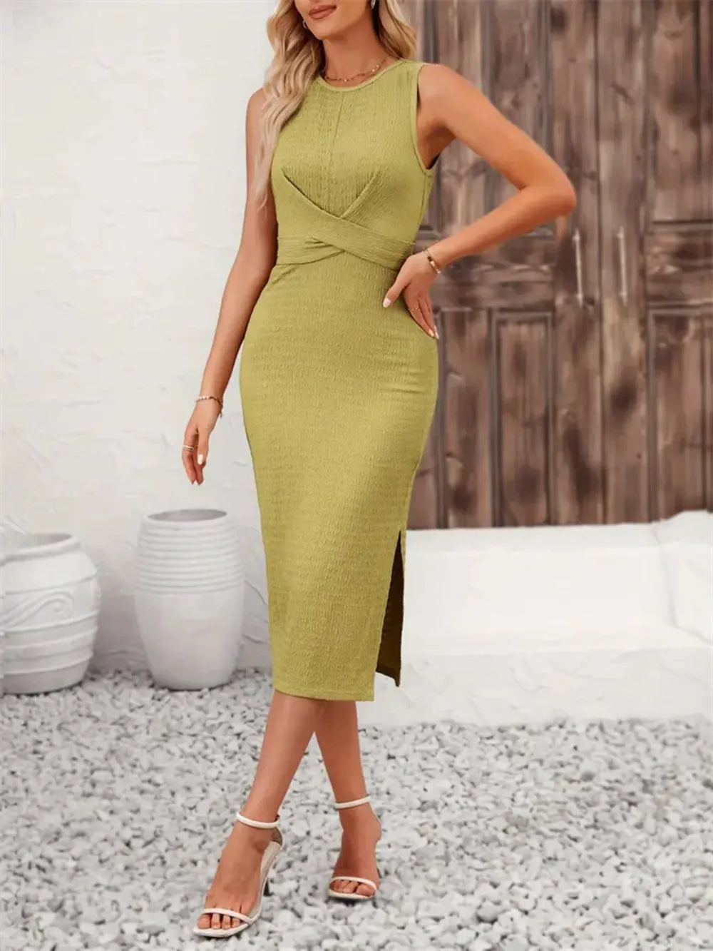 Ärmelloses Damen-Midikleid mit Rückenschleife und Seitenschlitz von vorne