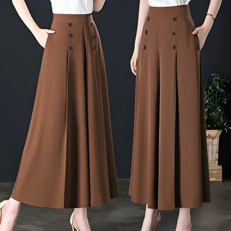 Elegante Damenhose mit weitem Bein stilvoll kombiniert