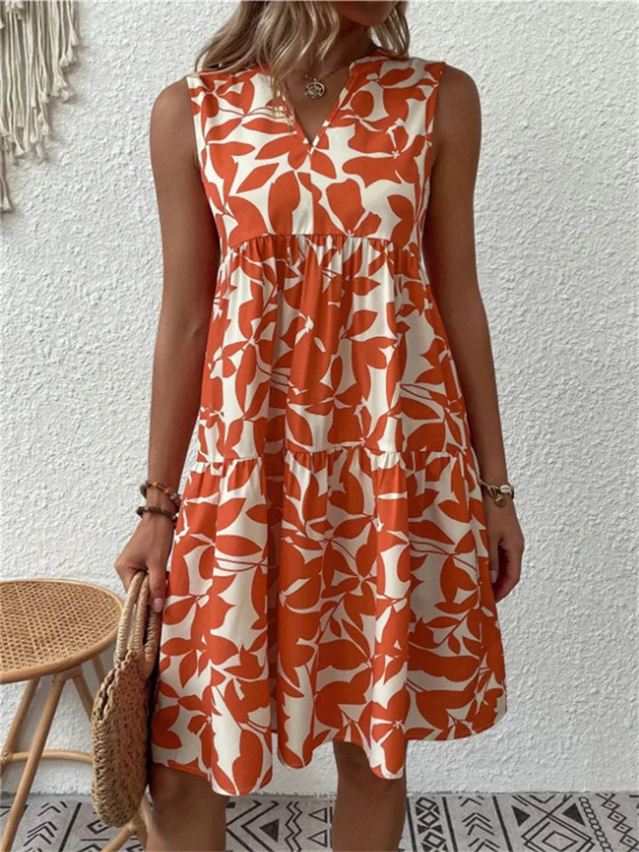 Damen Sommermode mit leichtem Kleid im ausgestellten Schnitt
