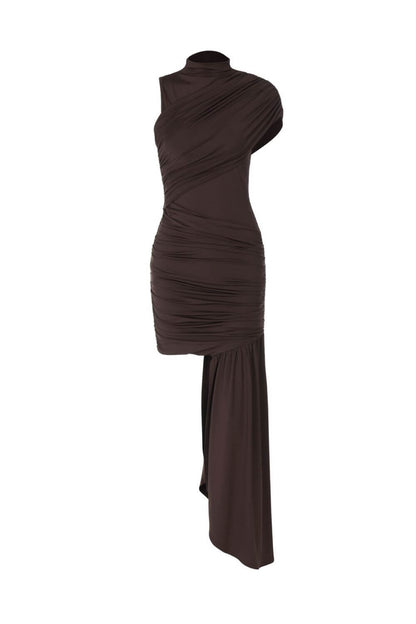 Asymmetrisches, drapiertes kurzes Kleid mit einem Schulterriemen