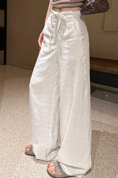 Detailansicht der Damen Straight-Leg-Hose mit hohem Bund und lockerem Fall