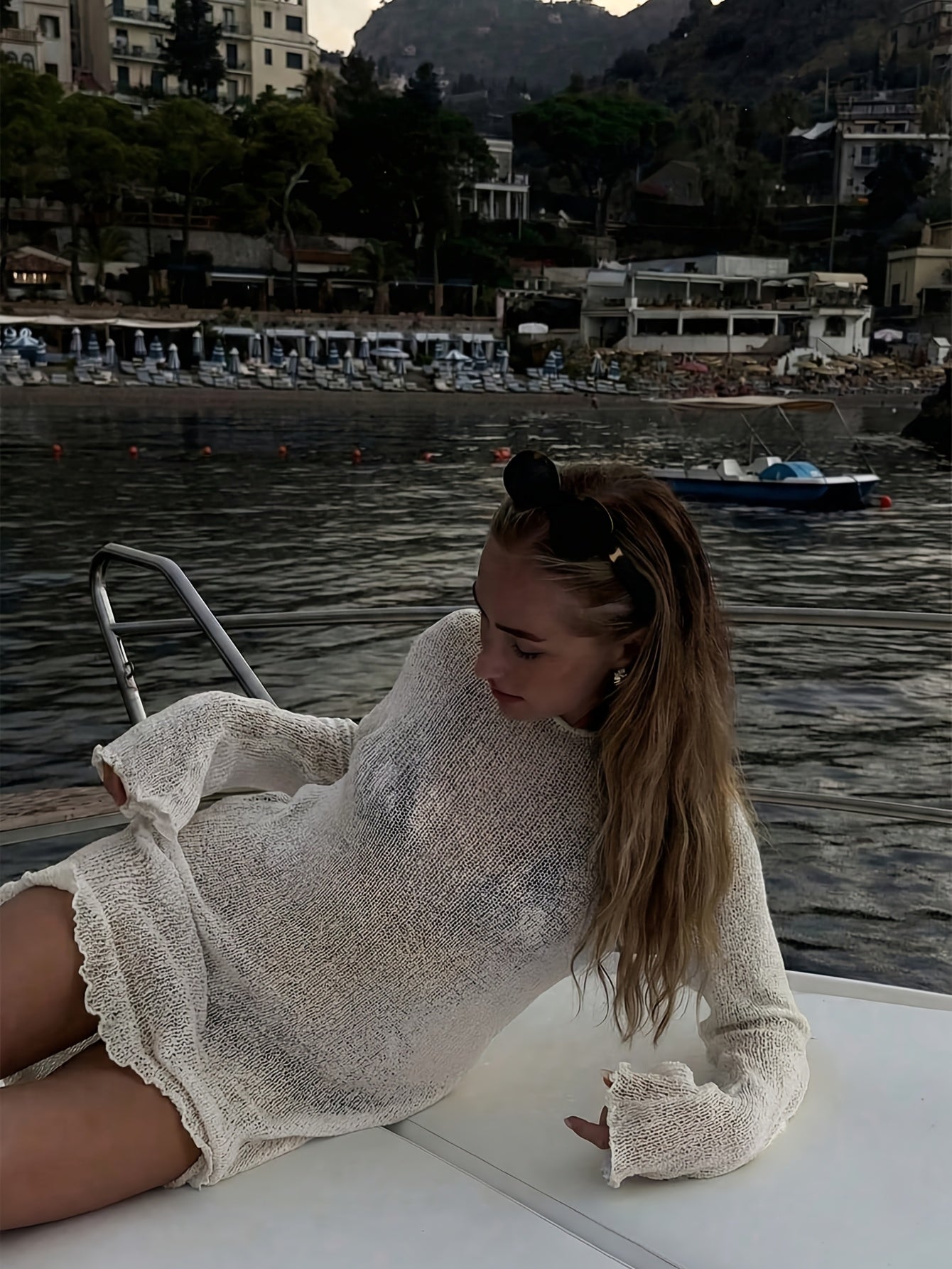 Damen-Strandkleid mit langen Ärmeln in lockerer Passform