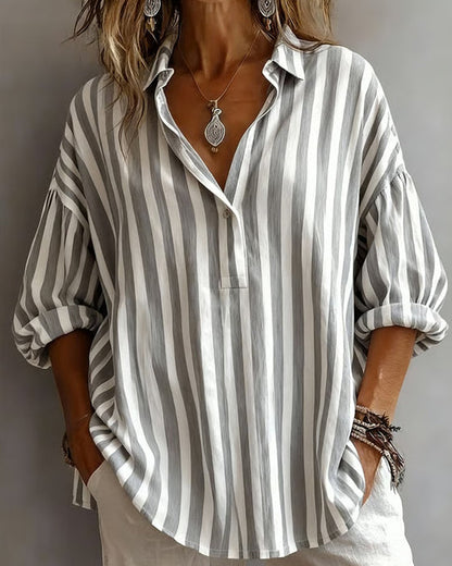 Legere gestreifte Bluse mit Kragen