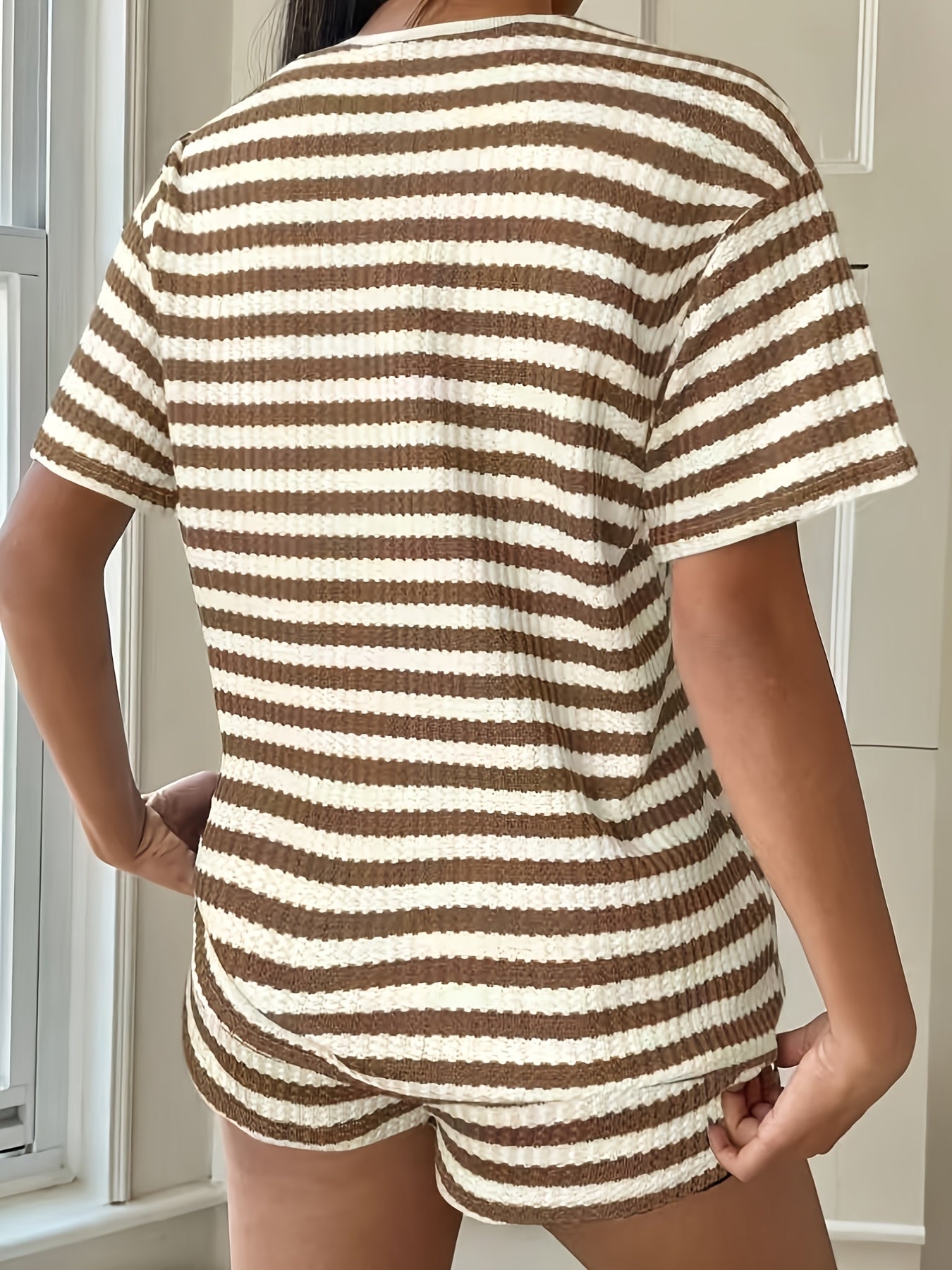Gestreiftes T-Shirt mit Rundhalsausschnitt und Shorts Freizeitset
