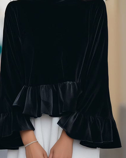 Damenbluse mit Rundhalsausschnitt und weich fallendem Samt