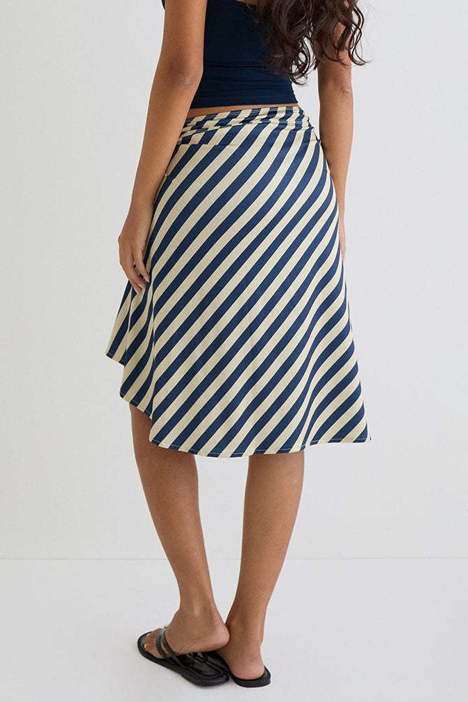 Karierter Midirock für Damen in asymmetrischer Silhouette