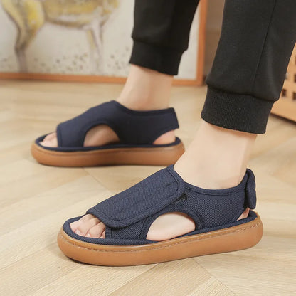 Bequeme Damen Sandalen mit rutschfester Laufsohle in Nahaufnahme