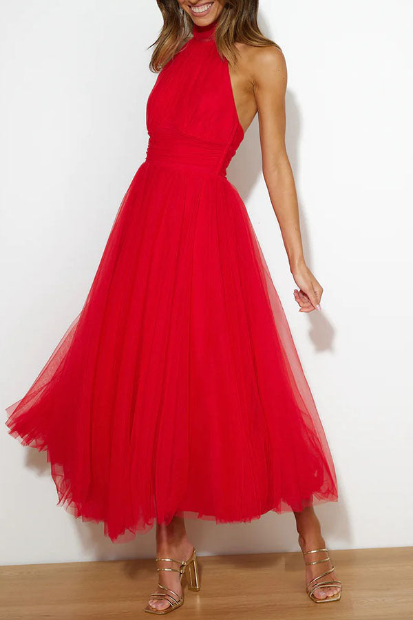 Maxikleid mit Neckholder und gerafften Details aus Tüll